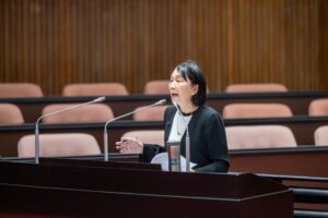 蔡春綢院會質詢行政院長卓榮泰運動部長李洋 是否支持運動防護師立法 圖擷取自 蔡春綢臉書