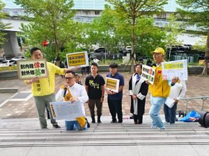 游智彬跪求高院拿出良知 陸配鄧萬華母子抗議中選會、陸委會為虎作倀